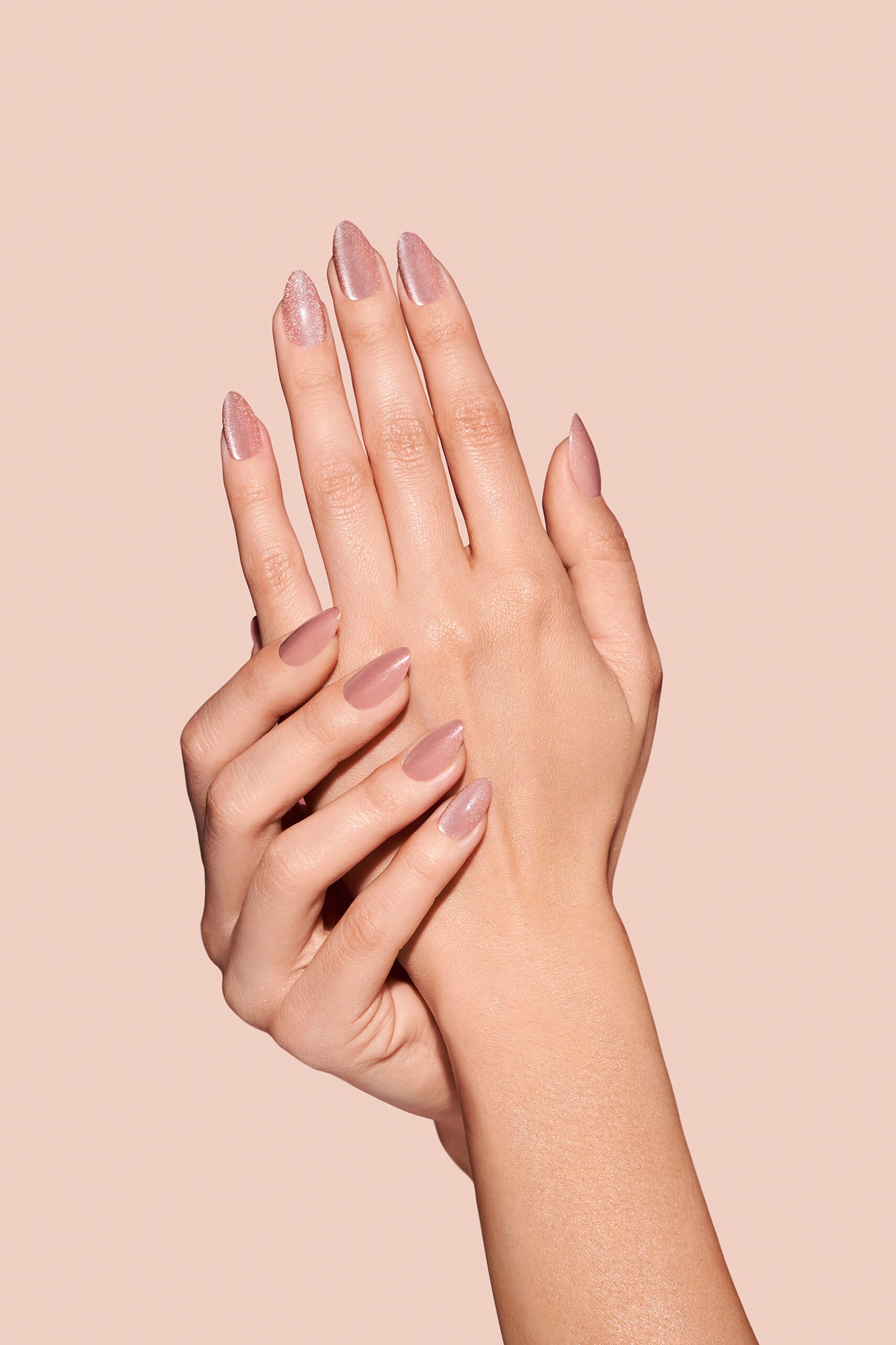 Mani Muse Pinky Blinders Press-on Nails on hand model